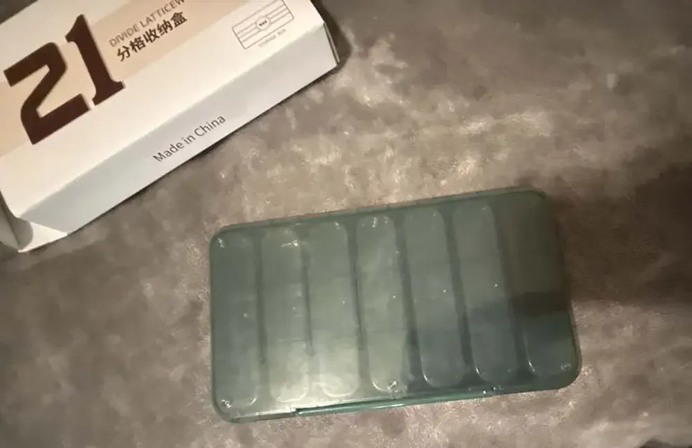 21-Grid Portable Weekly Pill Organizer, 3 Times a Day Medication Storage Box